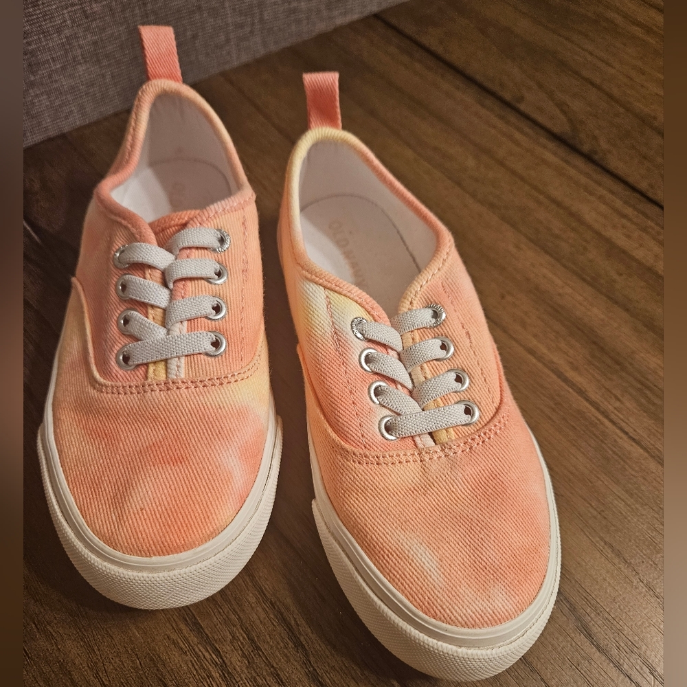 Old Navy casual sneakers